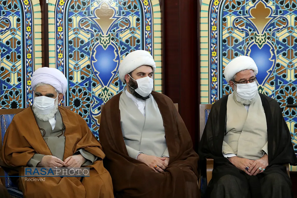دیدار جمعی از علما و شخصیت&zwnj;های حوزوی با رئیس جمهور