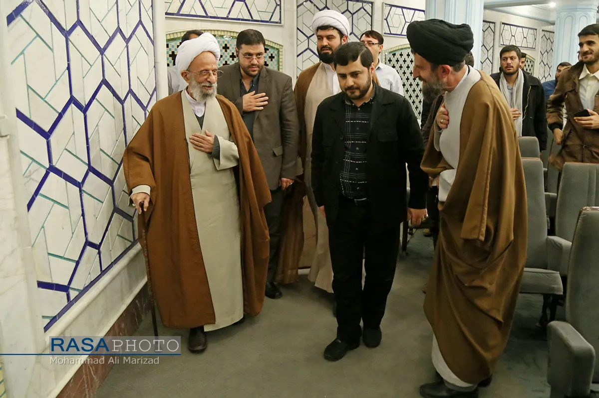 دیدار جمعی از طلاب مدارس علمیه قم با آیت الله مصباح یزدی