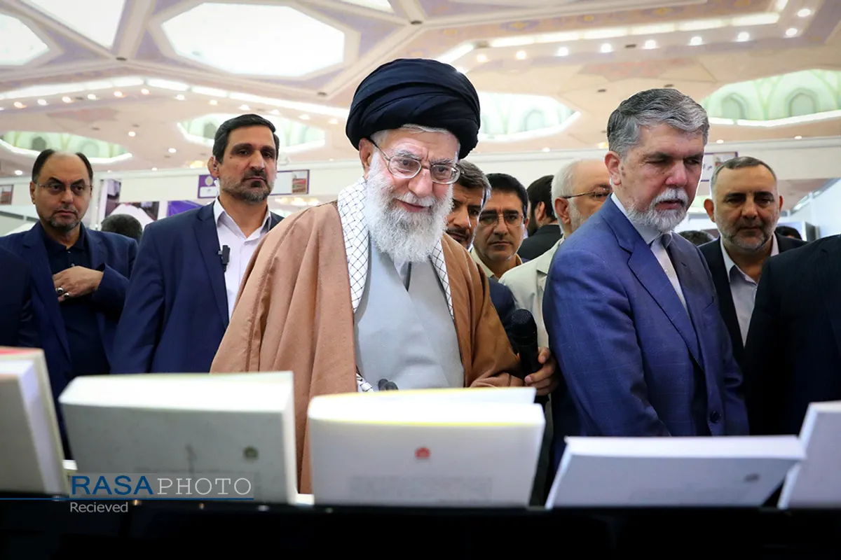 بازدید مقام معظم رهبری از سی و&zwnj;&zwnj; دومین نمایشگاه بین&zwnj;المللی کتاب تهران
