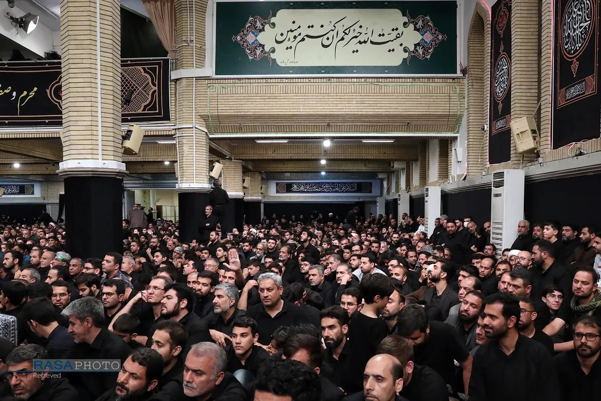 اولین شب عزاداری حضرت اباعبدالله الحسین (علیه&zwnj;السلام) با حضور رهبر انقلاب