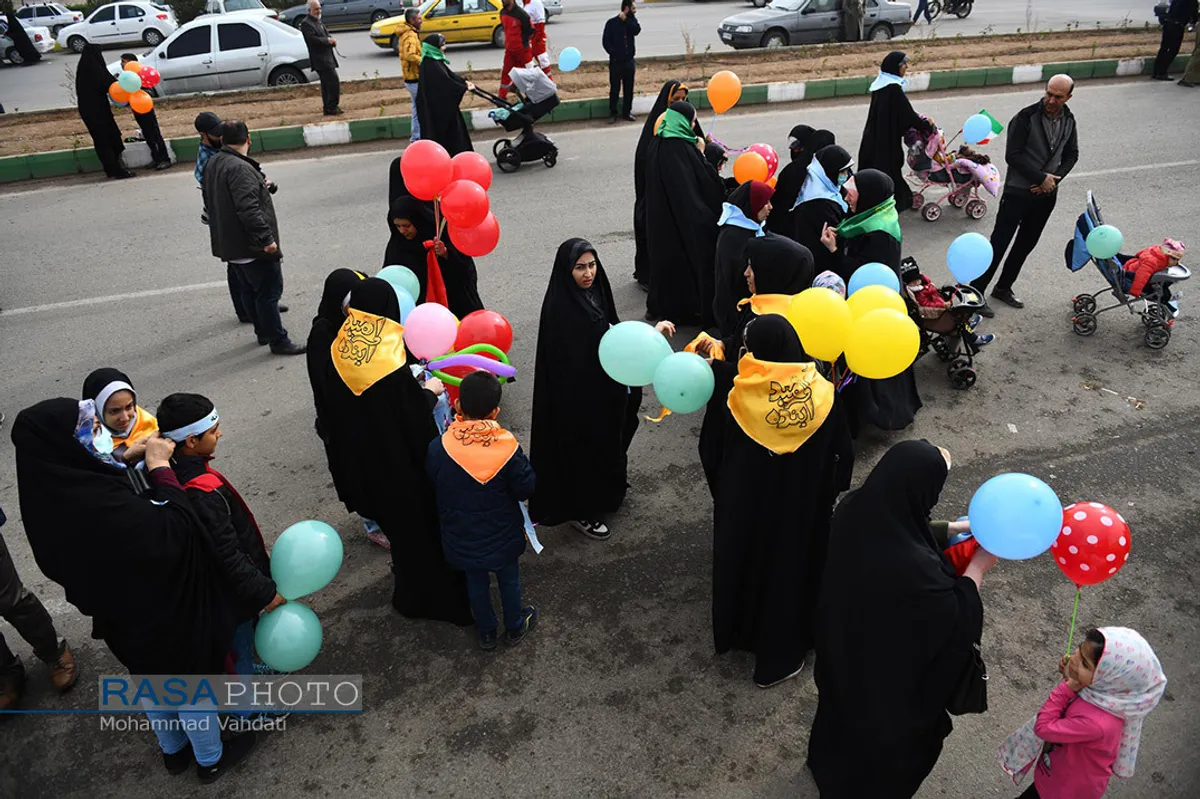 راهپیمایی کالسکه ای پدر و مادرها با عنوان "امید آینده"