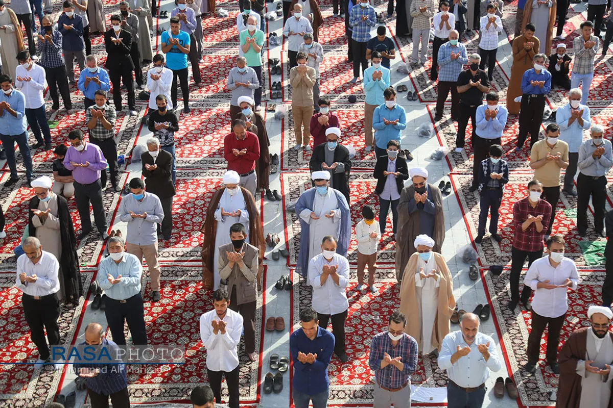 نماز عید سعید فطر در قم به امامت آیت الله سعیدی در حرم مطهر حضرت معصومه (س)