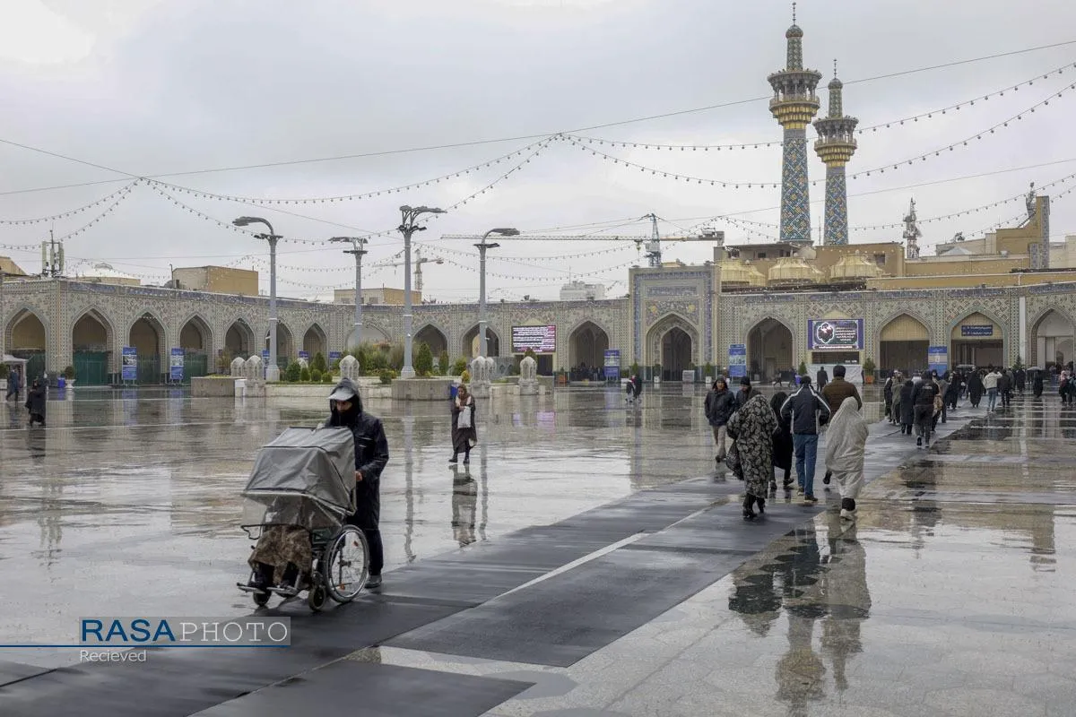 بارش باران و برف در حرم مطهر رضوی