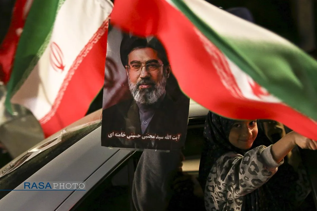 شور  و شوق مردم در خیابان&zwnj;های قم در پی اعلام رهبری حضرت آیت الله سید مجتبی خامنه&zwnj;ای