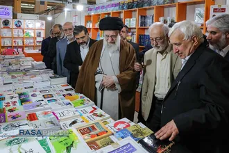 بازدید رهبر معظم انقلاب از سی و پنجمین نمایشگاه بین&zwnj;المللی کتاب تهران