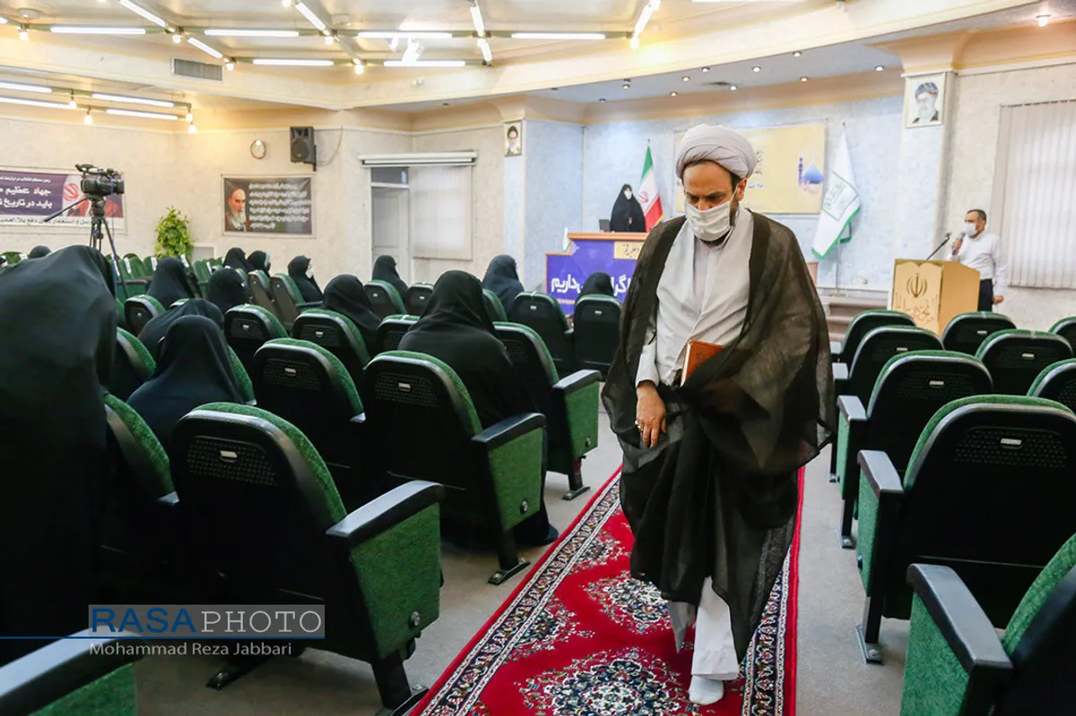 نشست بصیرتی و تحلیلی با موضوع "مبانی نقش مردم در نظام اسلامی"
