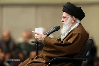 دیدار جمعی از خانواده&zwnj;های شهدای مدافع حرم و مقاومت در پنجمین سالگرد شهید سلیمانی با رهبر انقلاب
