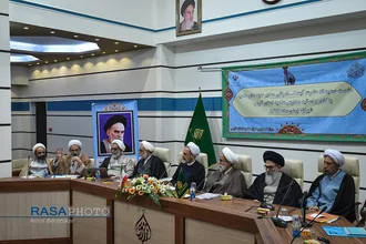 نشست صمیمانه مدیر حوزه&zwnj;های علمیه با کادر و اساتید مدارس علمیه استان فارس