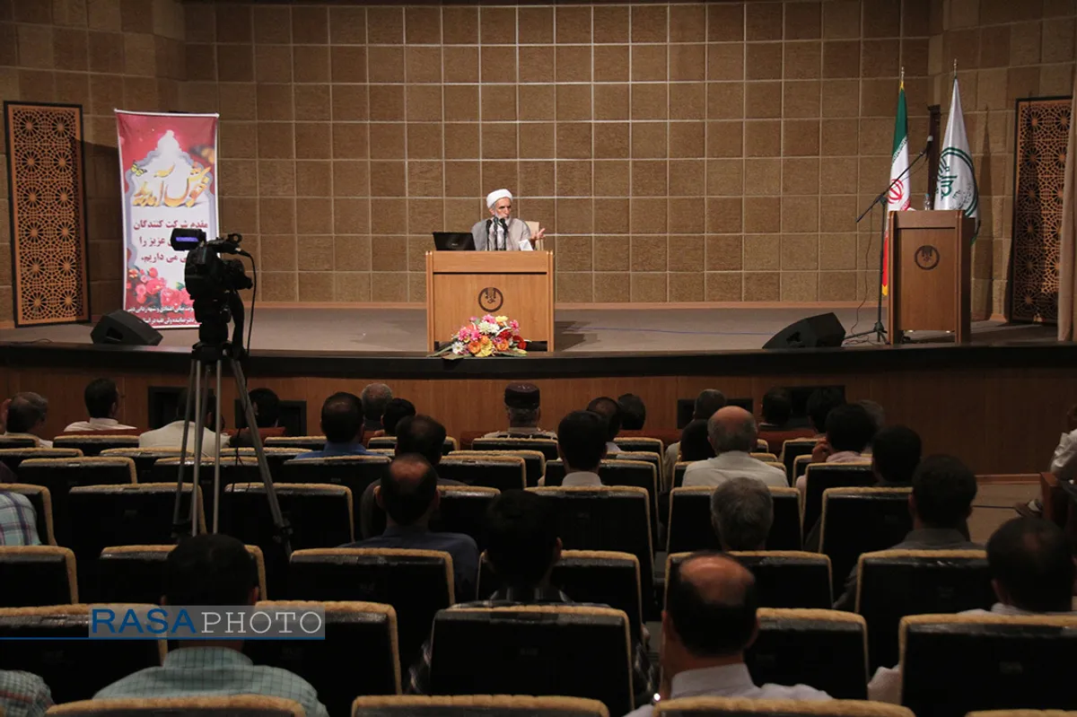 نشست تخصصی طرح تقویت مبانی اعتقادی در شهرکرد با حضور و سخنرانی حجت الاسلام والمسلمین طائب
