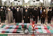 لحظه ورود پیکرهای شهدای خان طومان به حرم رضوی