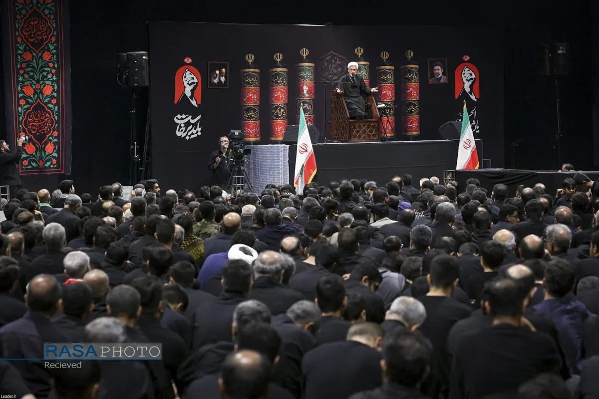 مراسم عزاداری شب تاسوعا در جوار محل شهادت رهبر شهید انقلاب اسلامی