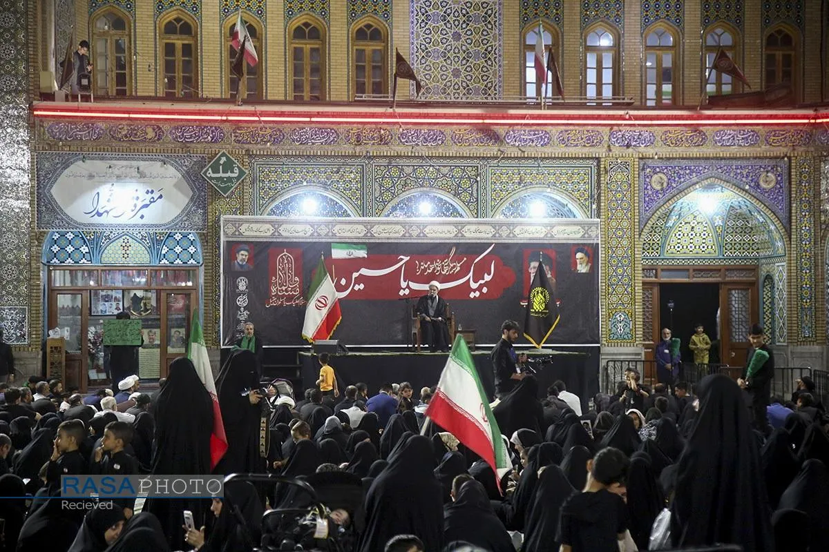اجتماع هیئات مذهبی قم با شعار &laquo;مسلم دیگر تنها نخواهد ماند&raquo; در حرم مطهر