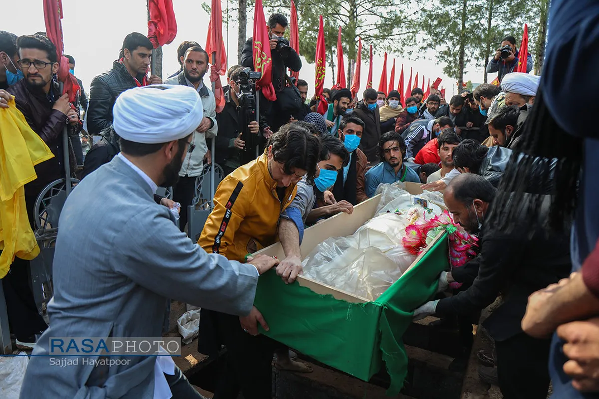 وداع و تشیع پیکر ۱۱ شهید مدافع حرم در قم&lrm;