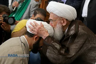 مراسم عمامه&zwnj;گذاری طلاب در بیوت مراجع تقلید در روز عید سعید غدیر