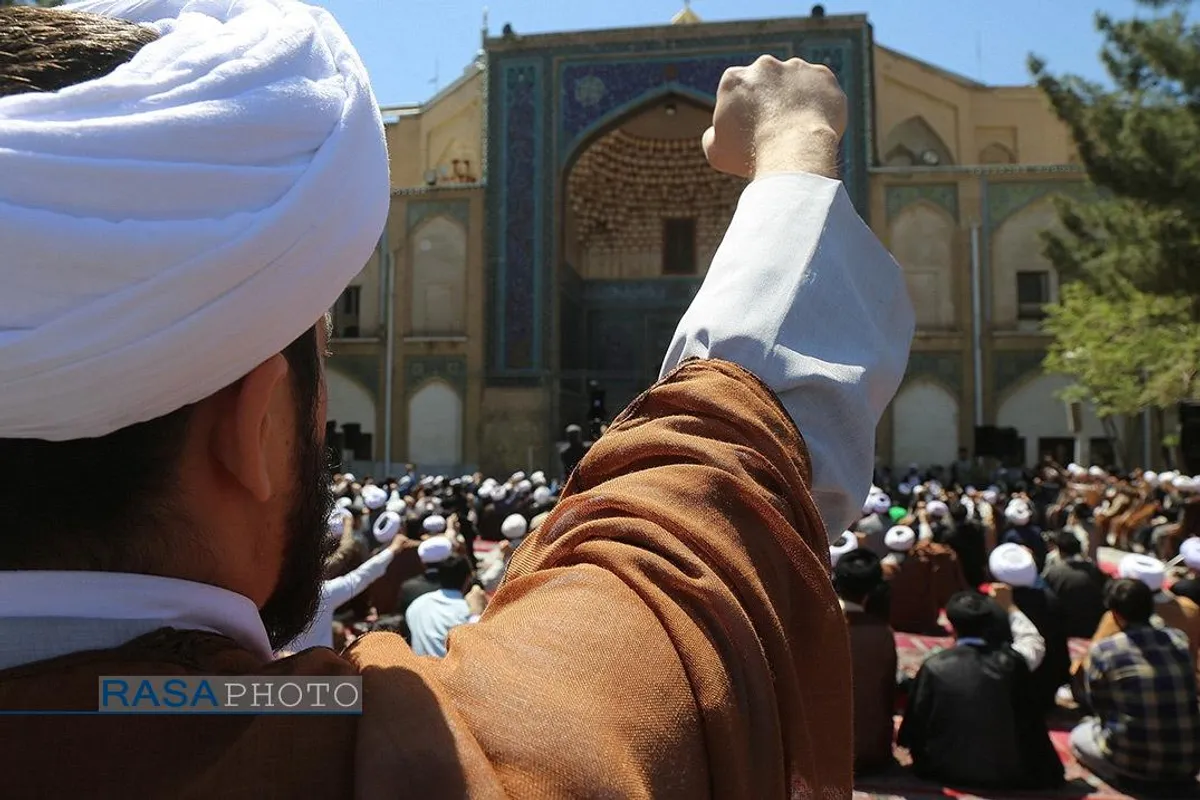تجمع طلاب و فضلای حوزه در حمایت از عملیات مقتدرانه نیرو&zwnj;های مسلح -۲