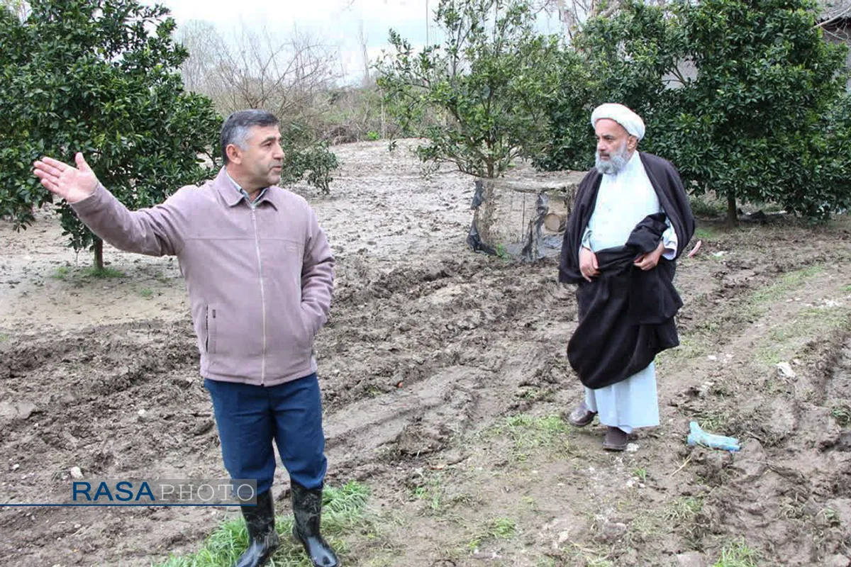 آیت الله توکل نماینده مردم مازندران در مجلس خبرگان رهبری، حجت الاسلام حسن روحانی امام جمعه بابل، حجت الاسلام شکریان رئیس سازمان تبلیغات اسلامی با حضور در مناطق سیل زده مازندران از روند امداد رسانی به سیل زدگان بازدید کردند.