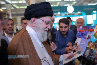 بازدید رهبر معظم انقلاب از سی و پنجمین نمایشگاه بین&zwnj;المللی کتاب تهران