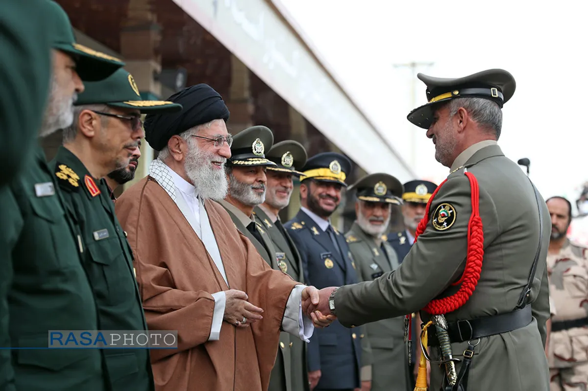 مراسم دانش&zwnj;آموختگی دانشجویان دانشگاههای افسری ارتش در دانشگاه خاتم&zwnj;الانبیاء(ص) با حضور رهبر انقلاب