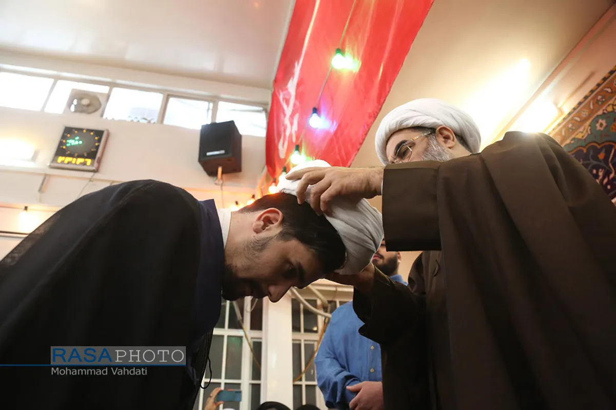 جشن عمامه&zwnj;گذاری طلاب در روز میلاد حضرت بقیة الله الاعظم (عج)