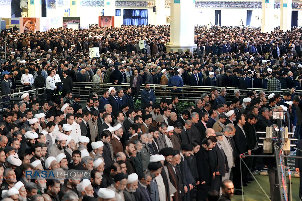 مراسم اقامه نماز بر پیکر آیت&zwnj;الله هاشمی شاهرودی به امامت رهبر انقلاب