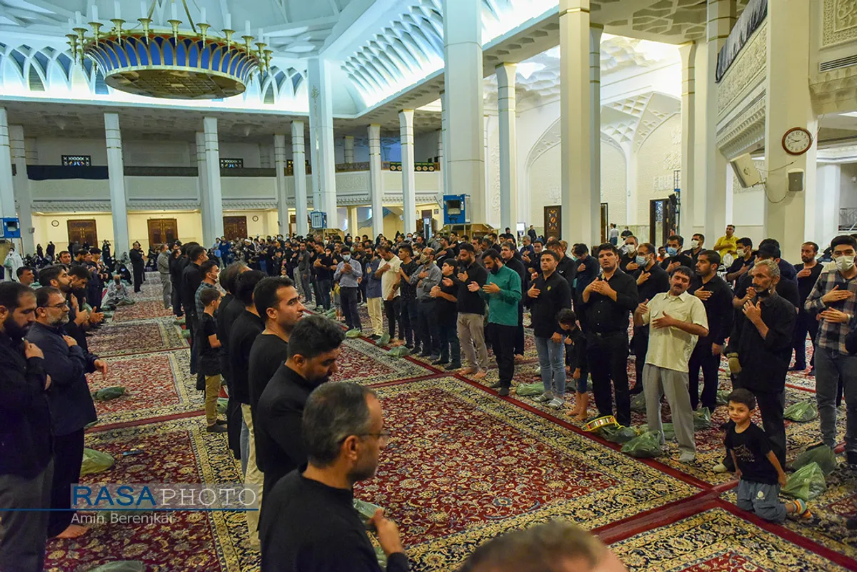 عزاداری شب چهارم محرم در حرم حضرت شاهچراغ (ع) &lrm;&lrm;