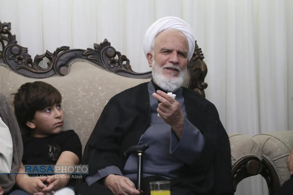 حضور آیت الله محمدی عراقی در منزل سردار شهید اسماعیل شاکری