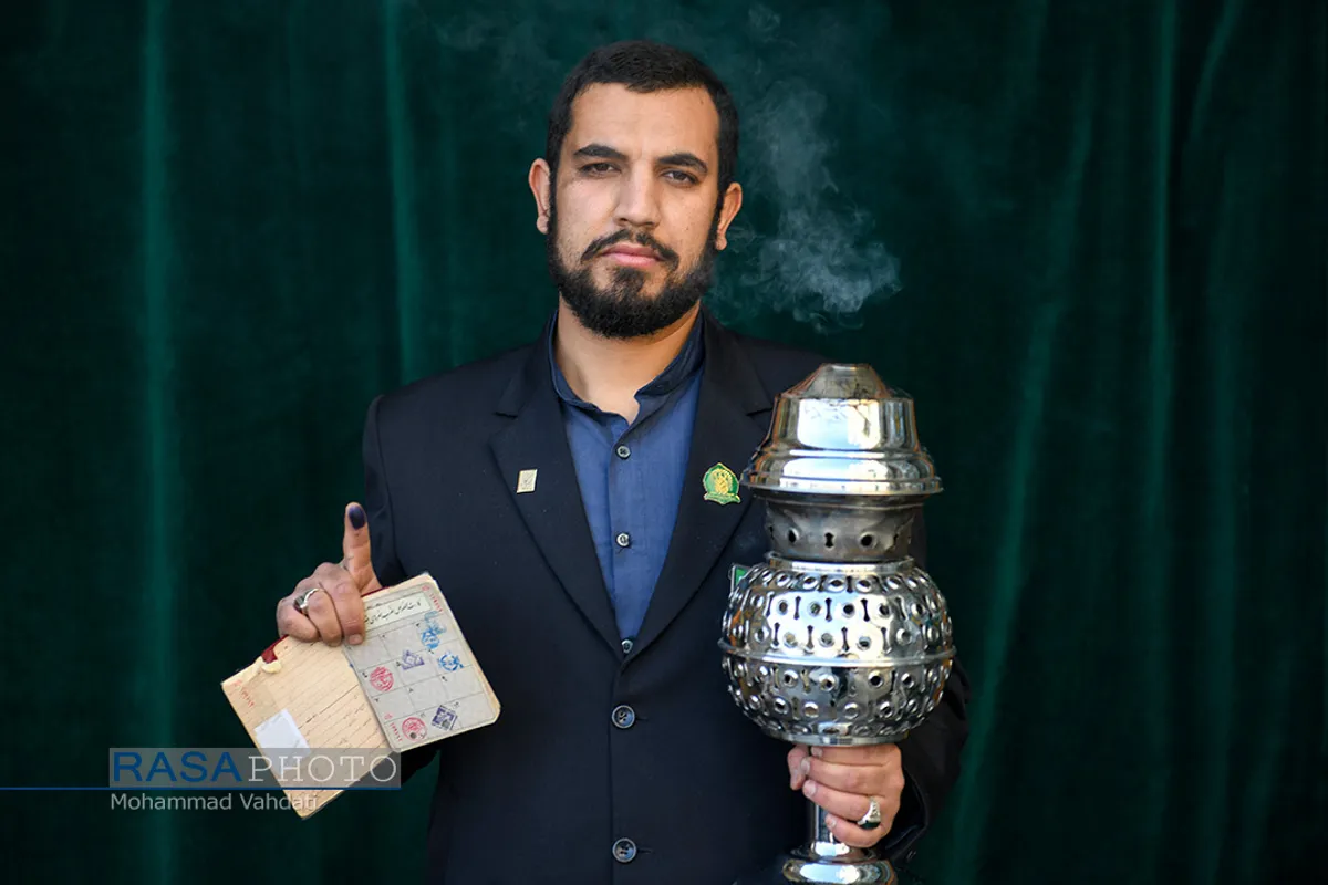 پای کار انقلاب...