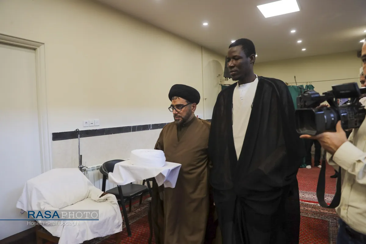 جشن میلاد پیامبر (ص) و عمامه گذاری طلاب در بیوت مراجع تقلید
