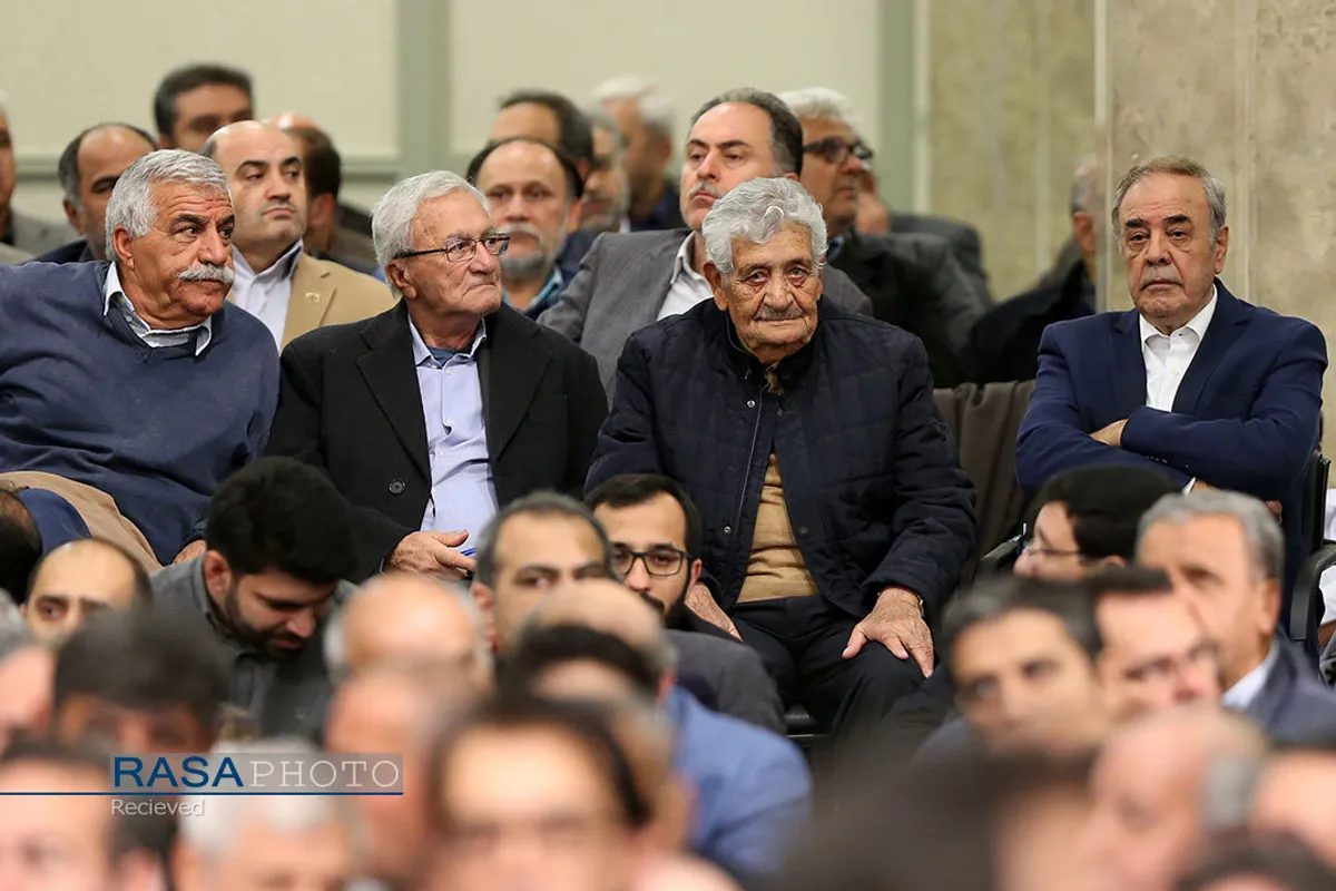 دیدار جمعی از تولیدکنندگان، کارآفرینان و فعالان اقتصادی با رهبر انقلاب