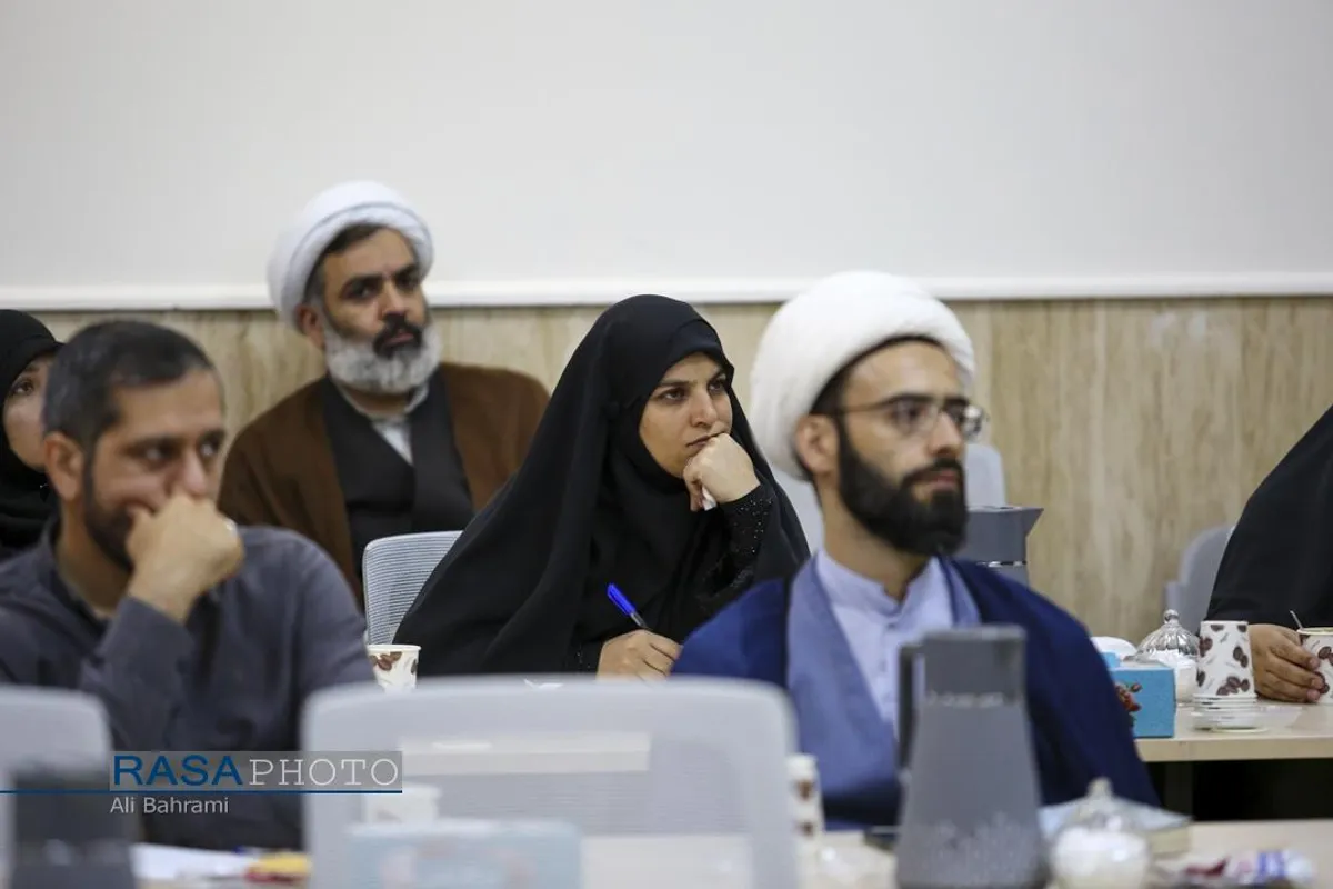 نشست هم&zwnj;اندیشی به مناسبت پیام آیت&zwnj;الله&zwnj;العظمی خامنه&zwnj;ای به همایش صدسالگی حوزه و روز جهانی ارتباطات
