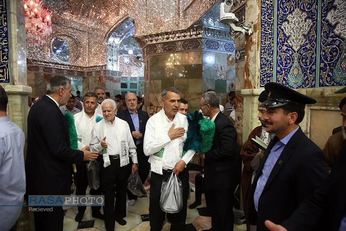 آیین گل آرایی ضریح مطهر کریمه اهل&zwnj;بیت(س) به مناسبت دهه کرامت