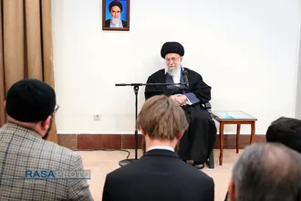 دیدار اعضای اتحادیه انجمن&zwnj;های اسلامی دانشجویان در اروپا با رهبر انقلاب