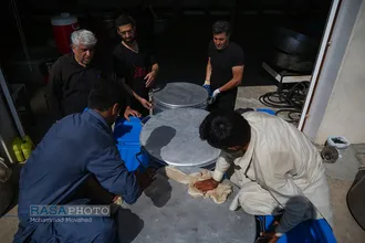 تهیه و توزیع روزانه بیش از ۲۰ هزار پرس غذا در مناطق محروم در دهه اول محرم