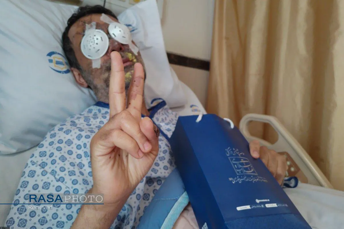 عیادت فرزندان رهبر انقلاب از مجروحان لبنانی و رزمندگان حزب&zwnj;الله