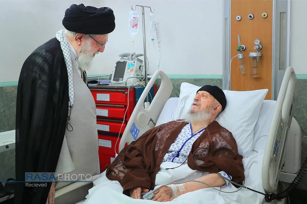 عیادت مقام معظم رهبری از حضرت آیت&zwnj;الله مکارم شیرازی