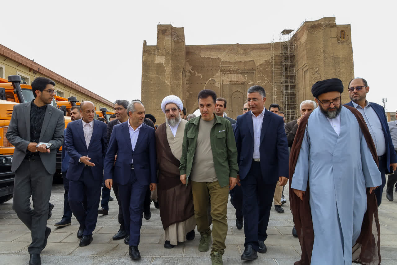 بهرهبرداری از ۲۵ اتوبوس برقی در تبریز با حضور امام جمعه تبریز+ تصاویر بهرهبرداری از ۲۵ اتوبوس برقی در تبریز با حضور امام جمعه تبریز+ تصاویر