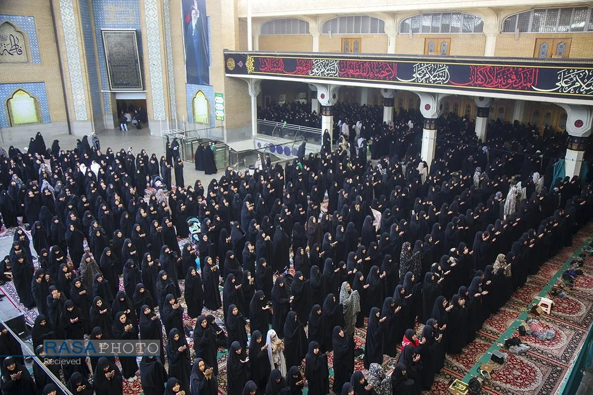 نماز جماعت و عزاداری ظهر عاشورای حسینی در قم
