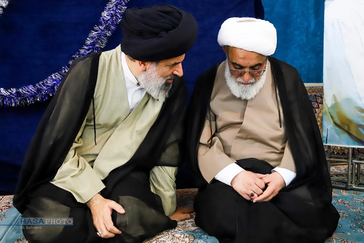 عمامه&zwnj;گذاری تعدادی از طلاب حوزه&zwnj;های علمیه در روز میلاد حضرت امام حسن عسکری (علیه&zwnj;السلام) توسط آیت الله شب&zwnj;زنده&zwnj;دار
