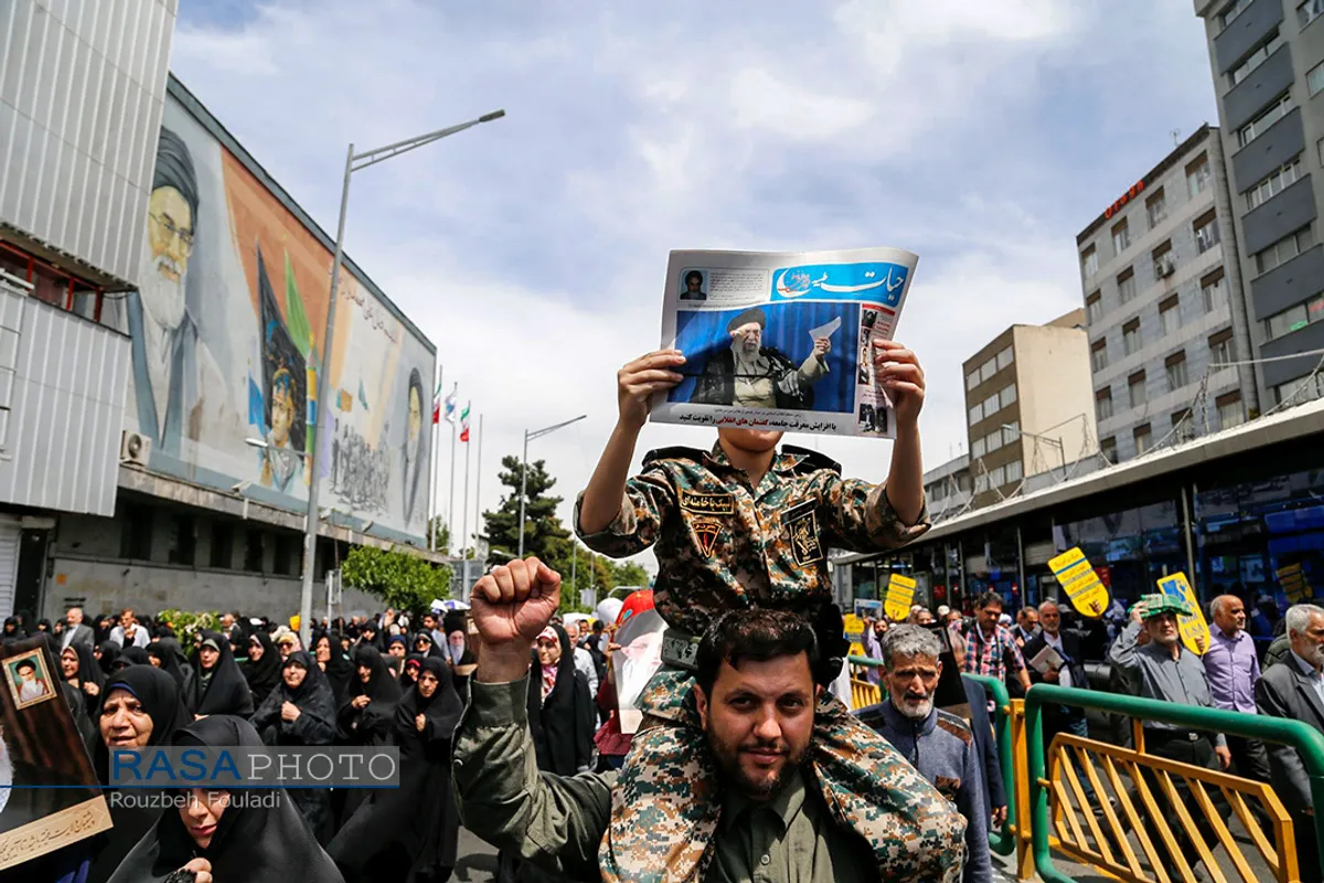 راهپیمایی نمازگزاران تهرانی در حمایت از بیانیه شورای عالی امنیت ملی&lrm;