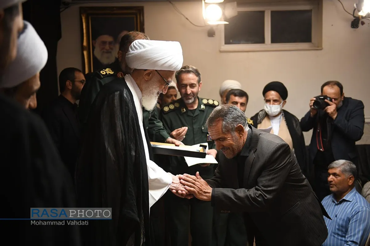 دیدار شرکت کنندگان آیین ملی تکریم فعالان مسجد با حضرت آیت الله نوری همدانی