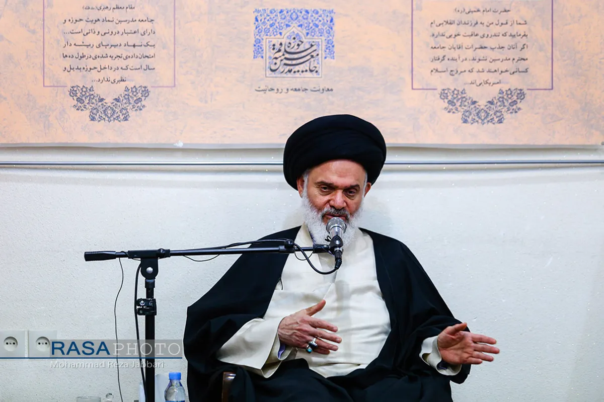دیدار معاون فرهنگی اوقاف با آیت الله حسینی بوشهری&lrm;&lrm;