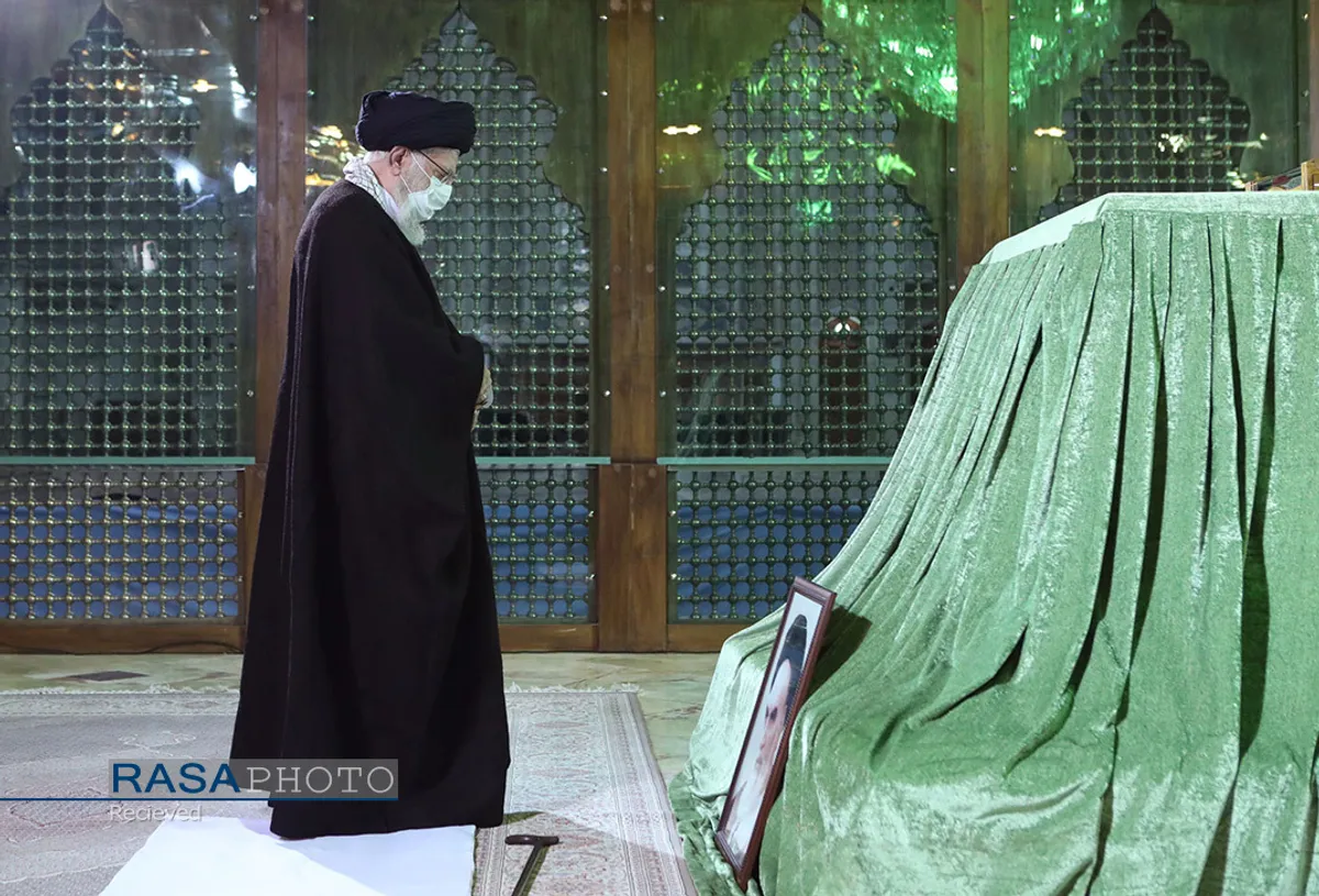حضور مقام معظم رهبری در مرقد امام راحل (ره) و گلزار شهدای بهشت زهرا(س)