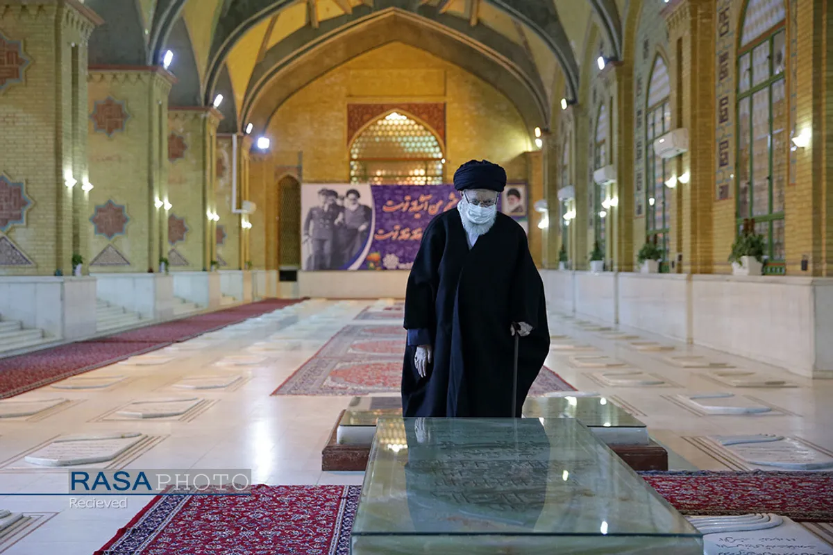 حضور مقام معظم رهبری در مرقد امام راحل (ره) و گلزار شهدای بهشت زهرا(س)
