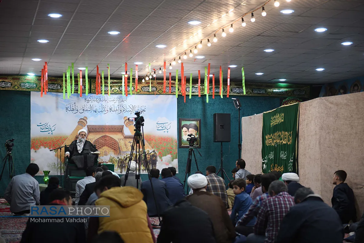 مناجات خوانی شب&zwnj;های ماه مبارک رمضان در هیئت محبین اهلبیت