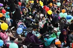 راهپیمایی کالسکه ای پدر و مادرها با عنوان "امید آینده"