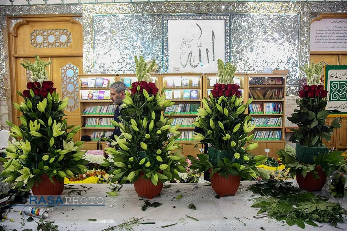 آیین گل آرایی ضریح مطهر کریمه اهل&zwnj;بیت(س) به مناسبت دهه کرامت
