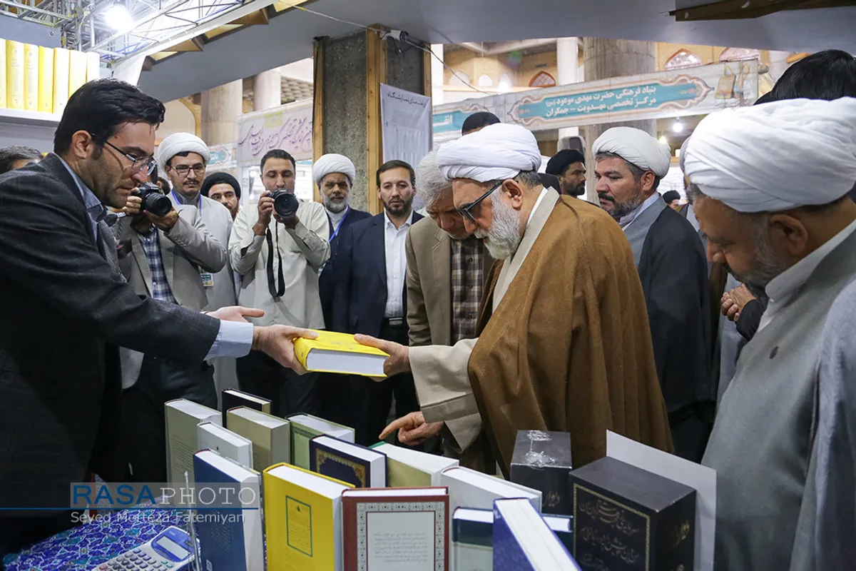بازدید حجت الاسلام والمسلمین مروی از &laquo;هفتمین نمایشگاه تخصصی کتب حوزوی و معارف اسلامی&raquo;