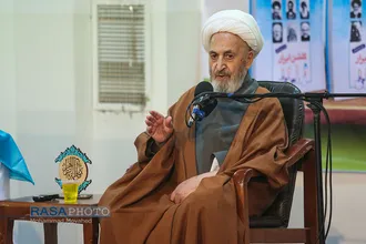 رونمایی از تازه&zwnj;های نشر گلشن ابرار توسط حضرت آیت الله سبحانی