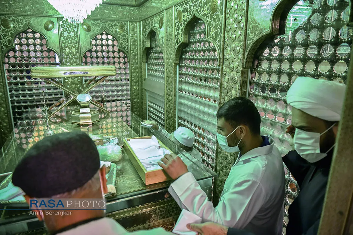 آیین گلاب شویی مضجع شریف حضرت احمدبن موسی الکاظم (ع) &lrm;&lrm;