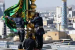 آیین تعویض پرچم گنبد منور رضوی در روز میلاد امام رضا(علیه&zwnj;السلام)